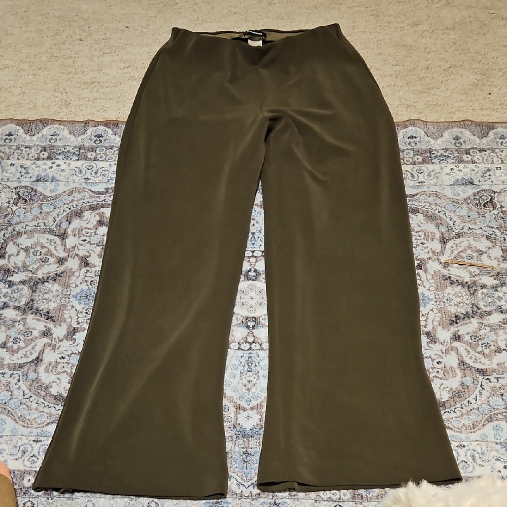 Express Wide Leg Pants in Olive Green